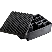Schwarze Transportbox mit aufklappbarem Schaumstoffdeckel und verstellbaren Innenteilen zur sicheren Aufbewahrung von Gegenständen.